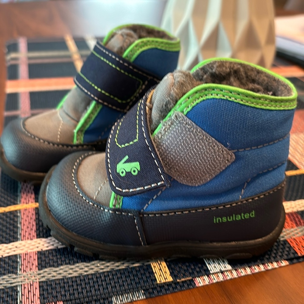 Like new see kai run insulated boots